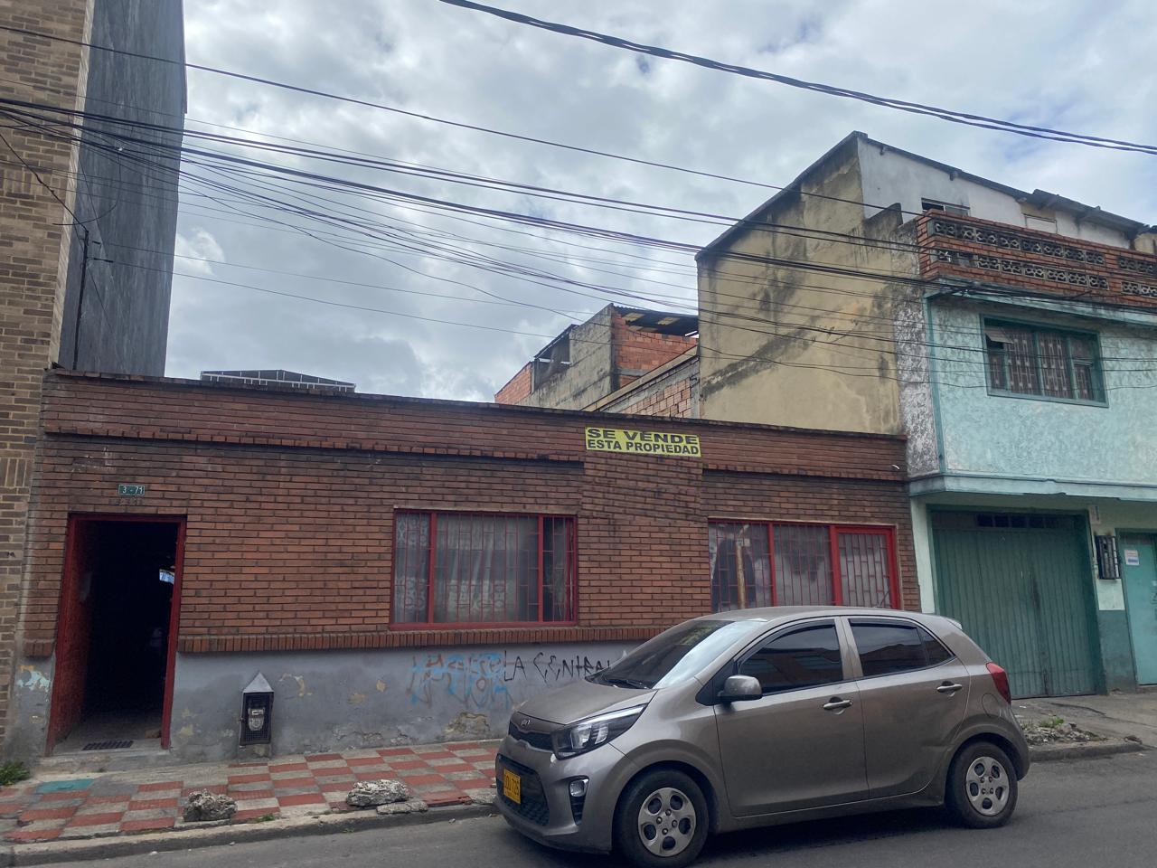 Casa Lote en venta Galán